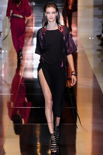 Look 25